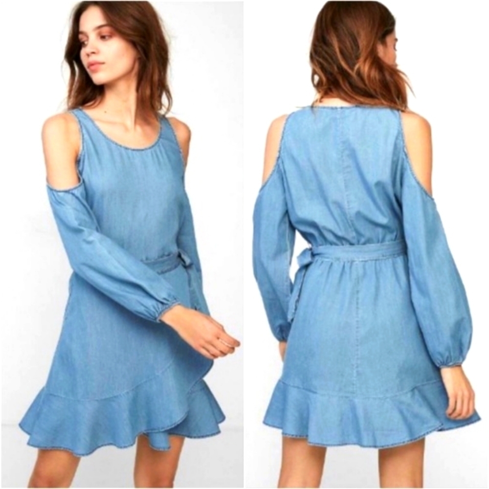 Express Open Shoulder Ruffle Wrap Denim Knee-Length Dress Size Small Excellent